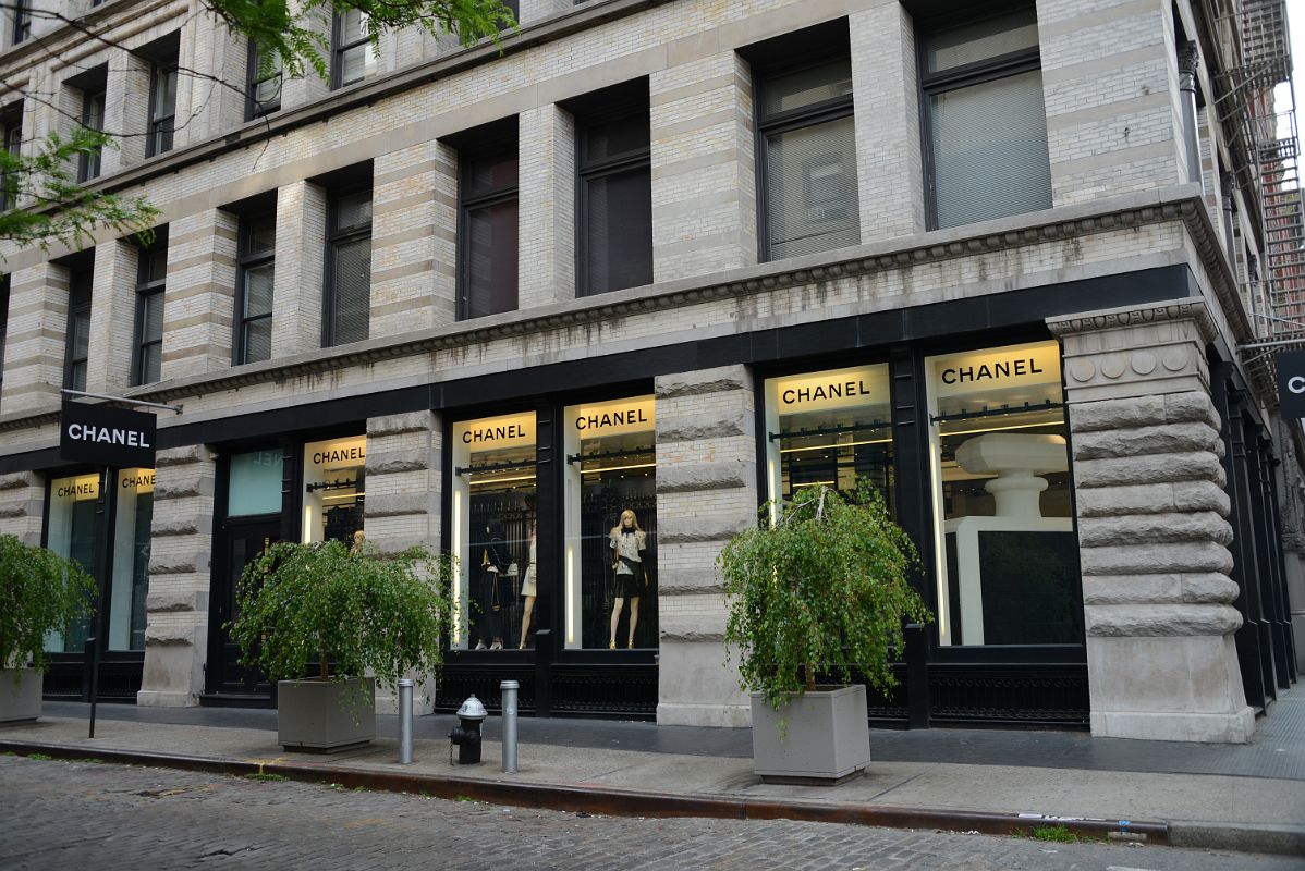 21 Chanel 139 Spring And Wooster St In SoHo New York City